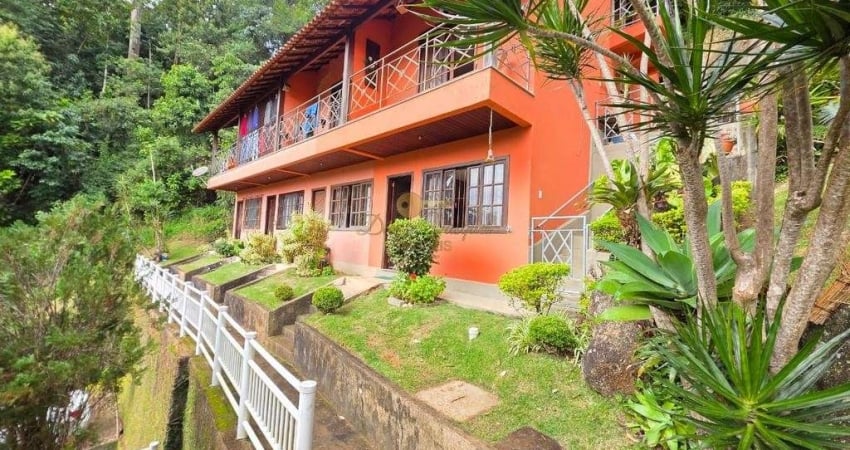 Casa em Condomínio para Venda em Teresópolis, Iucas, 3 dormitórios, 1 suíte, 2 banheiros, 1 vaga