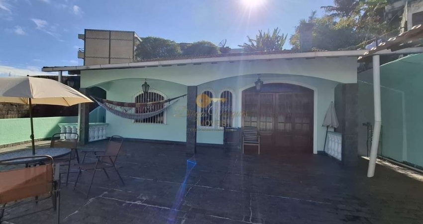 Casa para Locação em Teresópolis, Fazendinha, 3 dormitórios, 1 suíte, 3 banheiros, 2 vagas