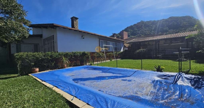 Casa para Venda em Teresópolis, Nossa Senhora de Fátima, 2 dormitórios, 2 banheiros, 2 vagas