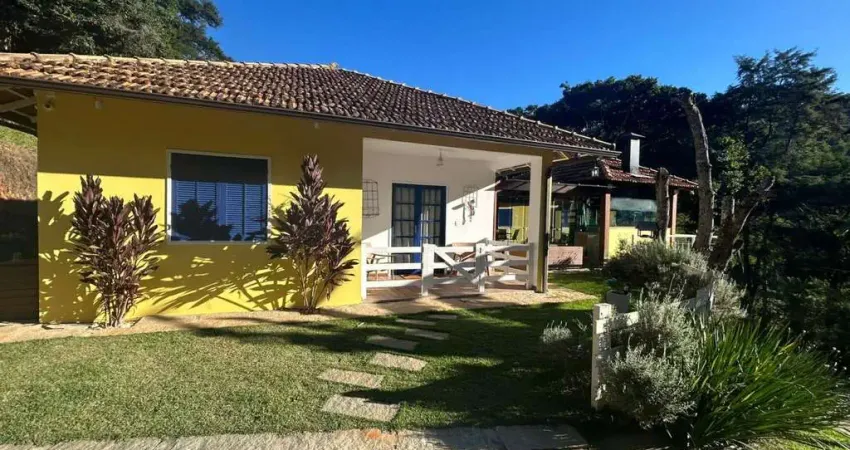 Casa para Venda em Petrópolis, Secretario, 3 dormitórios, 2 suítes, 3 banheiros, 6 vagas
