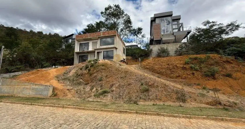 Casa em Condomínio para Venda em Teresópolis, Albuquerque, 3 dormitórios, 1 suíte, 3 banheiros, 10 vagas