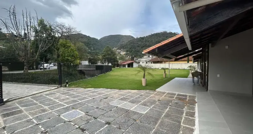 Casa para Locação em Petrópolis, Morin, 7 dormitórios, 3 suítes, 5 banheiros, 30 vagas