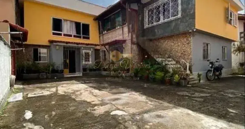 Casa para Venda em Teresópolis, Tijuca, 3 dormitórios, 1 suíte, 2 banheiros, 2 vagas