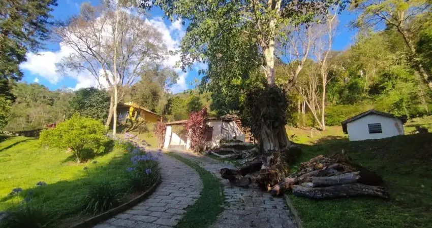 Casa para venda em petrópolis, araras, 2 dormitórios, 1 suíte, 2 banheiros, 3 vagas