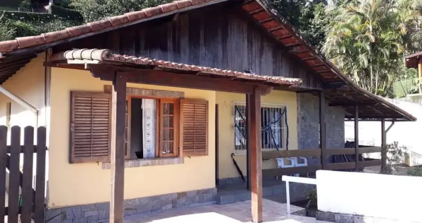 Casa em Condomínio para Venda em Petrópolis, Quitandinha, 4 dormitórios, 2 suítes, 3 banheiros, 3 vagas