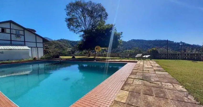 Casa para Venda em Teresópolis, Golfe, 7 dormitórios, 3 suítes, 5 banheiros, 8 vagas