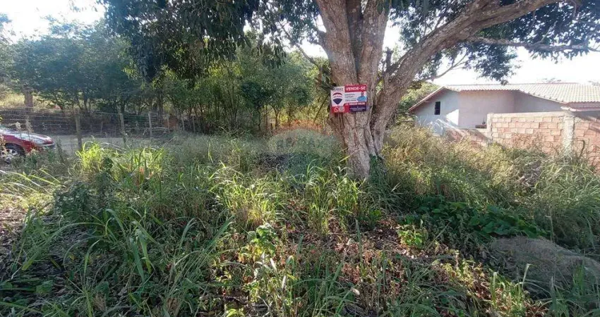 Terreno à venda Búzios, 420m² por 170.000, desmatado, água e luz, calçamento, à 500m da praia da Marina!