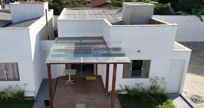 À venda: casa nova em condomínio com área gourmet na rasa, armação dos búzios