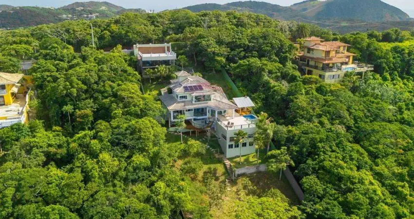 Mansão à venda com Vista Mar na Ferradura – Luxo, Conforto e Exclusividade