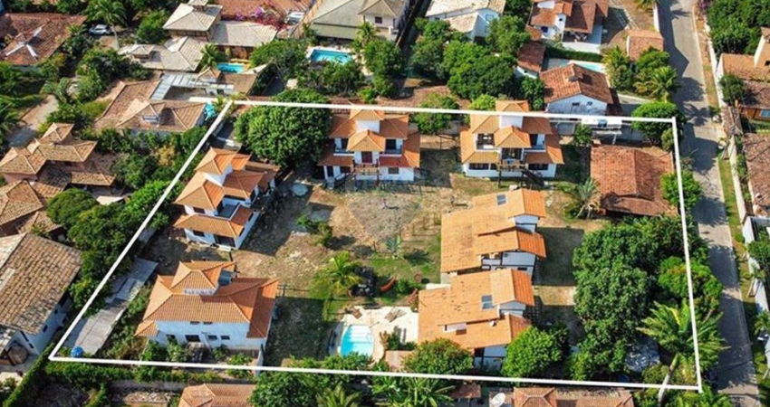À venda: 7 casas em terreno com mais de 3.000 m², oportunidade única próximo à Praia de Manguinhos, Búzios!