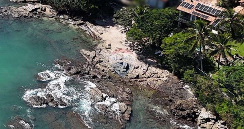Casa pé na areia à venta em Búzios Ferradura com RGI e prainha exclusiva