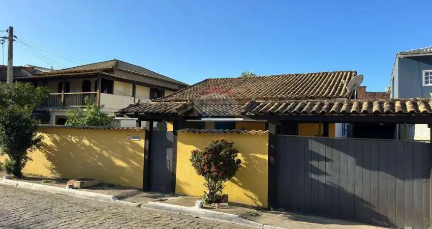 À venda casa independente linear em búzios em frente a praça do inef | rasa