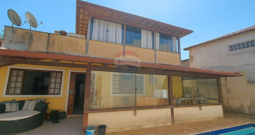 À venda: Casa com 4 quartos, piscina e jacuzzi na Vila Verde, conforto e sofisticação em Búzios!