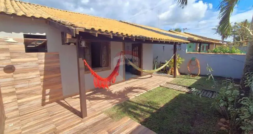 À venda: Casa aconchegante em condomínio, próxima à beira-mar em Unamar