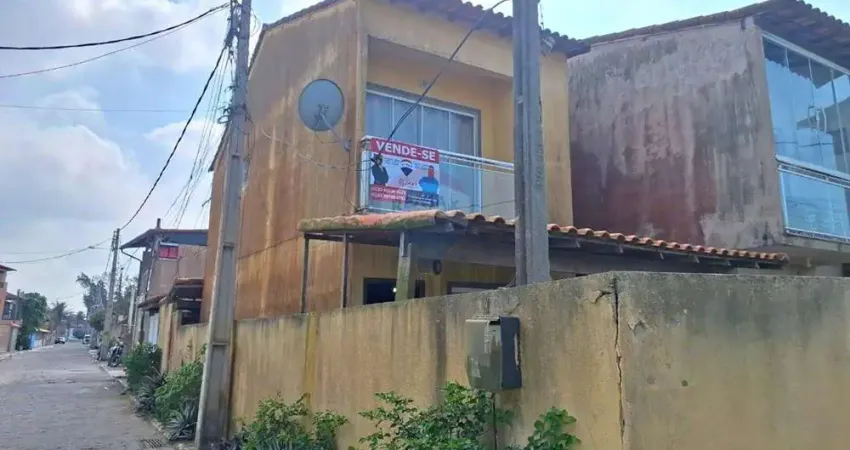 À venda: Casa duplex com 2 quartos, pé na areia em Unamar por R$160.000
