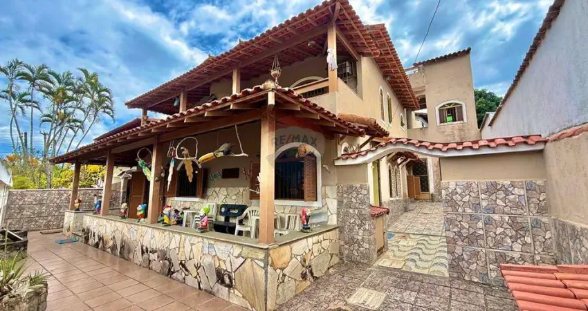 À venda: casa com 5 quartos, piscina e vista para a lagoa no condomínio parque andrea – araruama/rj por r$ 390.000