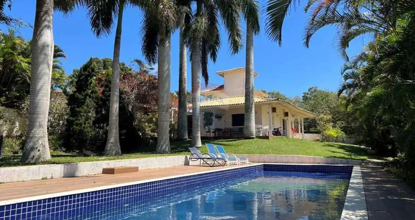 Casa à venda na ferradura em búzios com piscina, área gourmet e vista mar