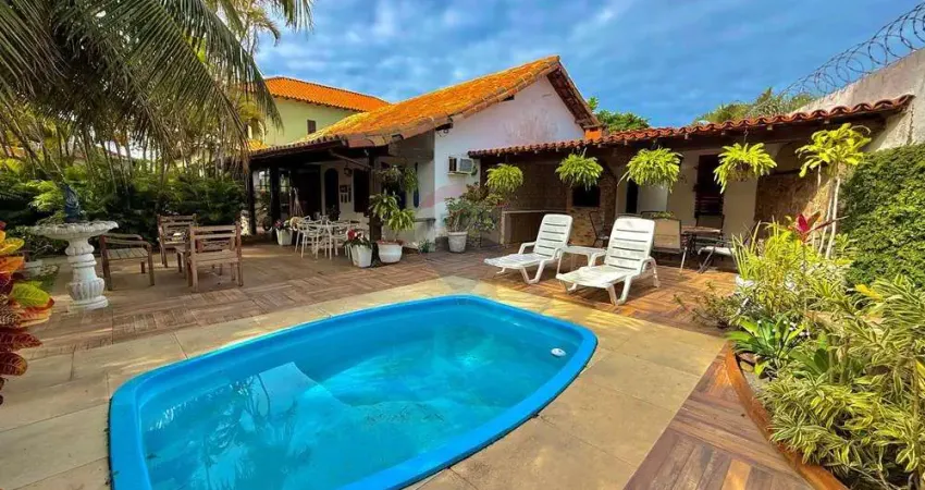 Casa à venda em búzios no portal da ferradura, alto padrão, 2 quartos, 3 suítes, piscina, sauna, área gourmet e muito mais.