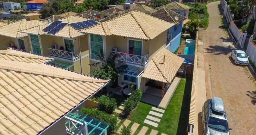 À venda casa em condomínio mobiliada e com piscina, em búzios/rj