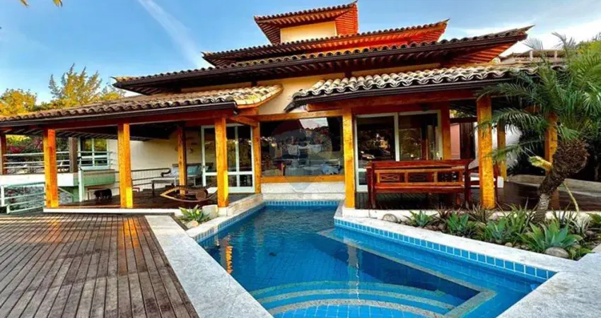 À venda casa de alto padrão com vista para o mar e acesso exclusivo à praia da Ferradurinha, Búzios