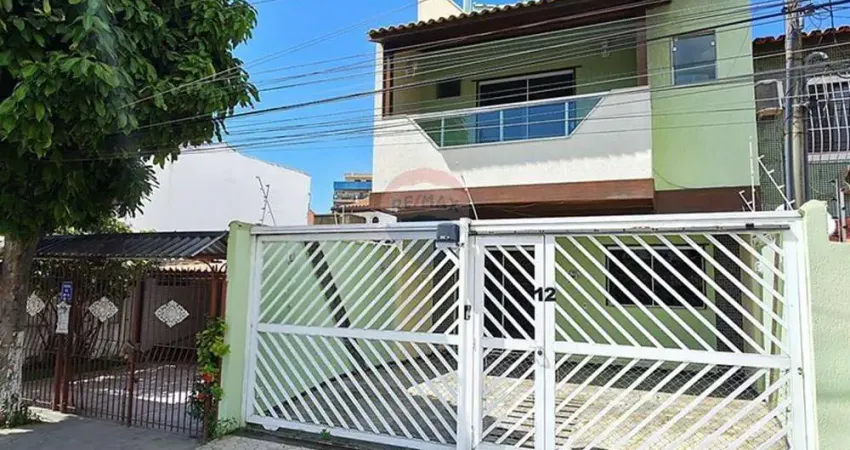 À Venda: Casa Moderna em Cabo Frio com 4 Suítes e Amplo Terraço com Sauna