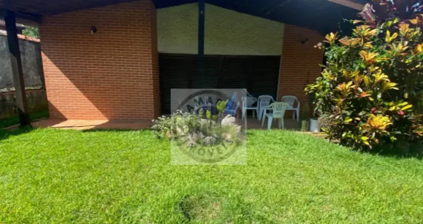 Casa espaçosa de 3 quartos a 3 quadras da linda praia de guaiuba em guarujá