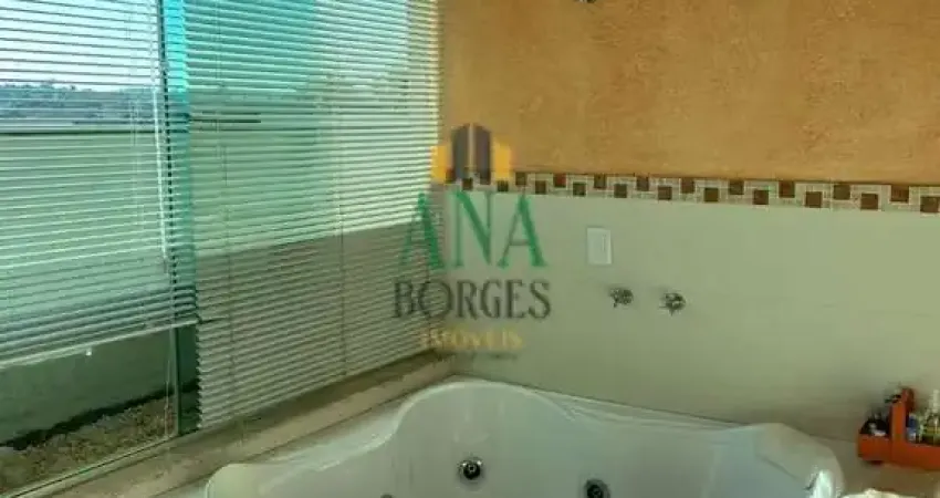 Belíssima Casa com 3 Andares a Venda na Granja Olga