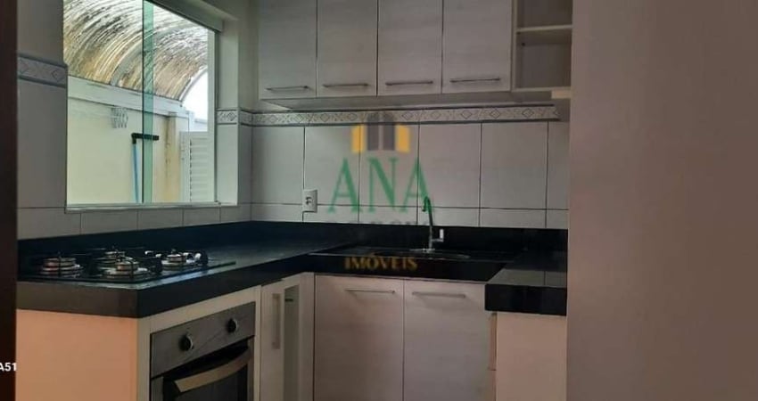 Linda Casa Térrea em Condomínio