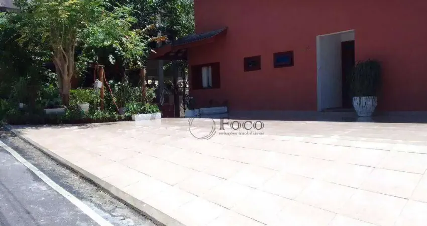 Sobrado com 3 dormitórios à venda, 330 m² por R$ 1.810.000,00 - Arujá Country Club - Arujá/SP