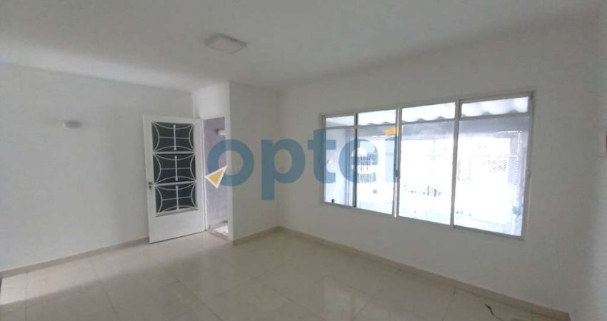 Casa Térrea, Jardim Hollywood, SBC, 120 m² , 03 Dormitórios,01 suíte, sala, corredor lateral, 02 banheiros, 02 vagas de garagem,