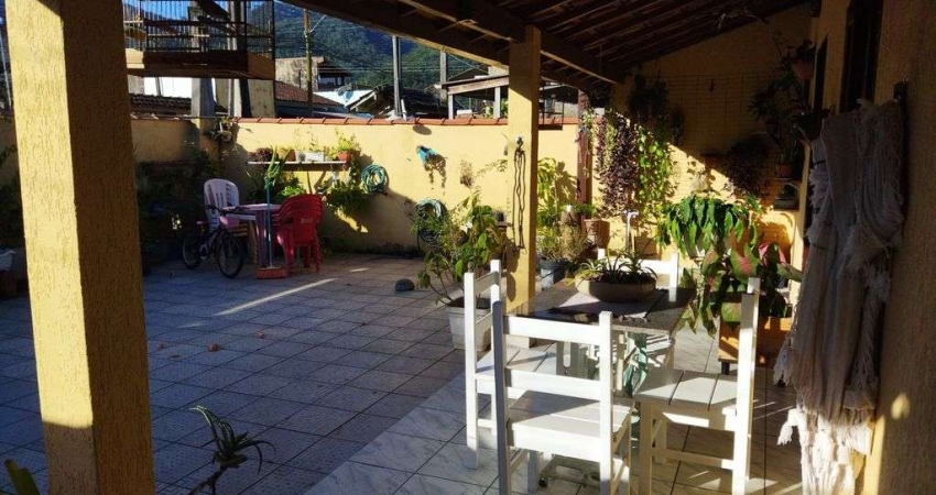 Casa sobrado a venda com 03 dormitórios no Ipiranguinha Ubatuba