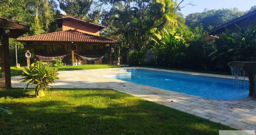 Casa a venda em Condomínio com Piscina na Praia Dura em Ubatuba