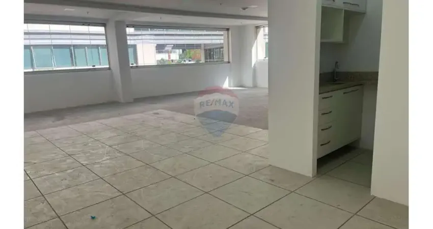 ALUGA-SE SALAS COMERCIAIS 110m2, COM DUAS VAGAS DE GARAGEM!!
