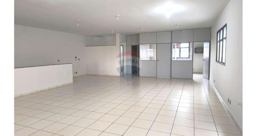 Excelente galpão  com 300 M² 3 vagas de estacionamento 2 banheiros masculinos e 2 femininos - Jardim Peri Peri