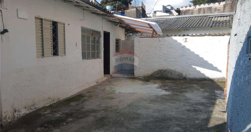 Casa Composta por 1 dormitório, sala, cozinha, banheiro e área de serviço. Não aceita pet.