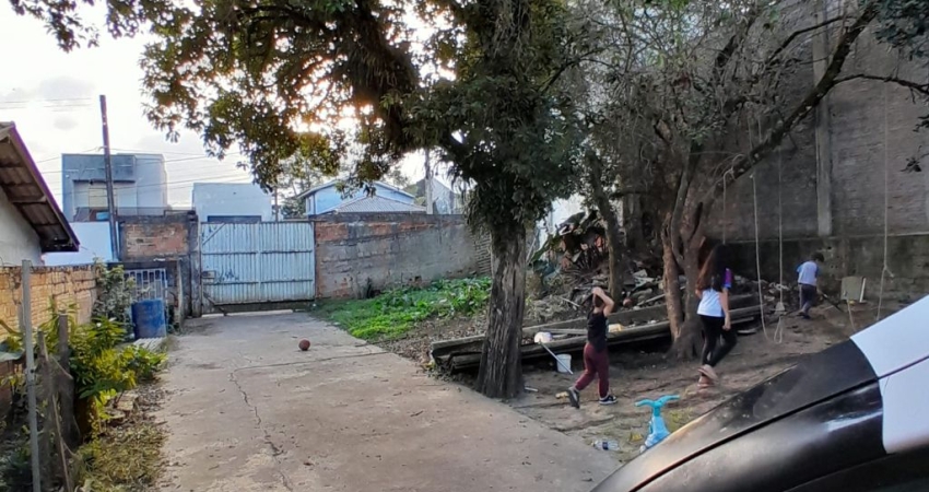 Terreno plano,  ZUD 3 em Colombo com 468 m²