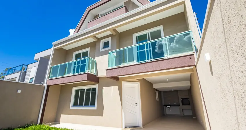 Sobrado com 3 quartos, sendo 1 com sacada e hidromassagem proximo a av. Toaldo tulio!