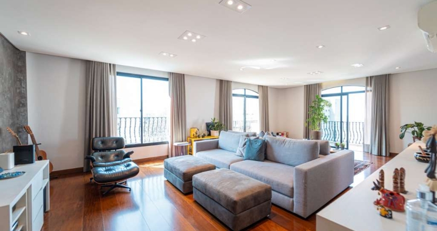 Confortável apartamento tipo para venda com 4 quartos, sendo 2 suítes, 285m²
