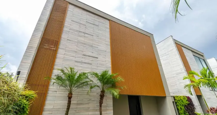 Funcional casa em condomínio para venda com 3 quartos, sendo 3 suítes, 739.56m²