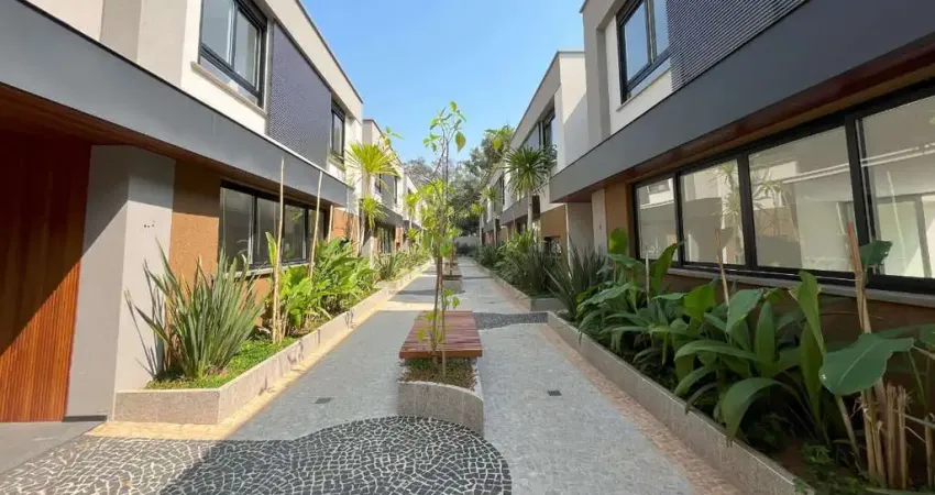 Versátil casa em condomínio para venda em Alto Da Boa Vista com 4 quartos, sendo 4 suítes, 350m²