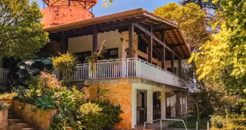 Imperdível casa tipo para venda em Interlagos com 4 quartos, sendo 2 suítes, 380m²
