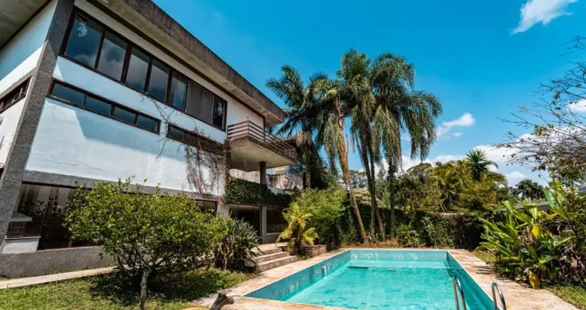 Confortável casa para venda em Jardim Marajoara com 5 quartos, sendo 1 suíte , 259m²