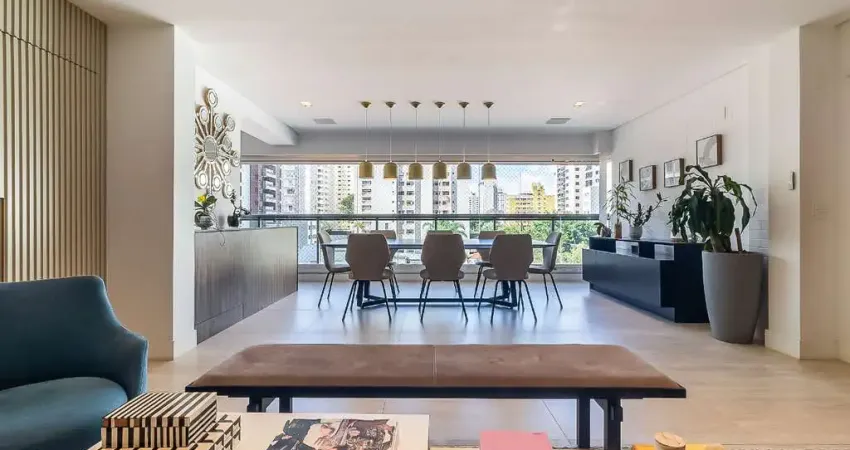 Confortável apartamento para venda em Moema com 3 quartos, sendo 3 suítes , 158m²