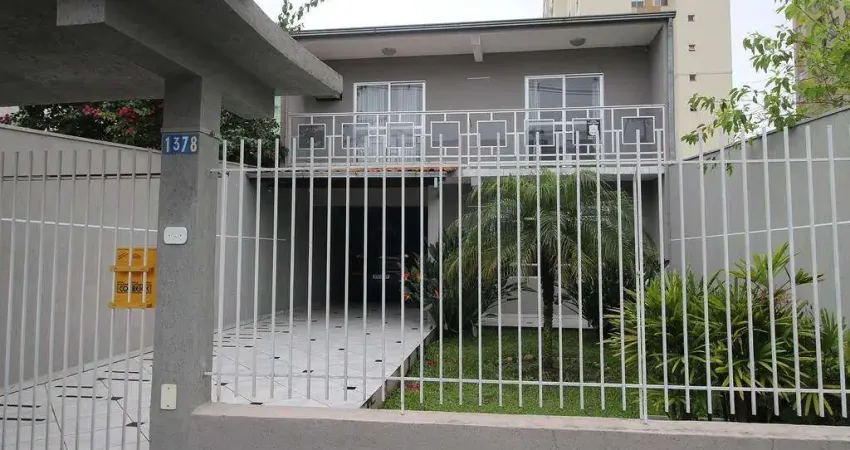Sobrado com 200m² 4 quartos, à venda, no bairro Centro em São José dos Pinhais