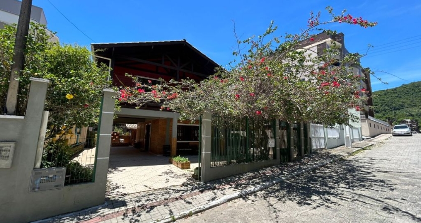 Casa 5 Quartos no Costão de Bombas - Mobiliada, 250m da Praia!