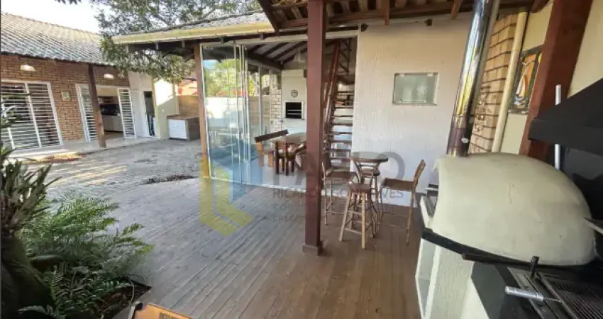 Linda Casa a Apenas 450 Metros do Mar