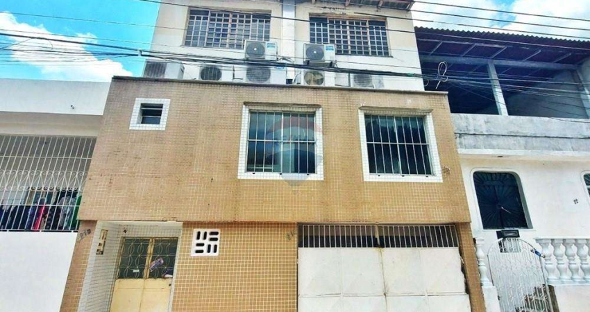 Prédio comercial + apartamento à venda no bairro Parque 10 de Novembro