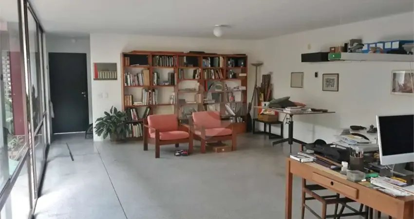 Casa com 3 quartos para alugar na Rua Afonso Vaz, Butantã, São Paulo