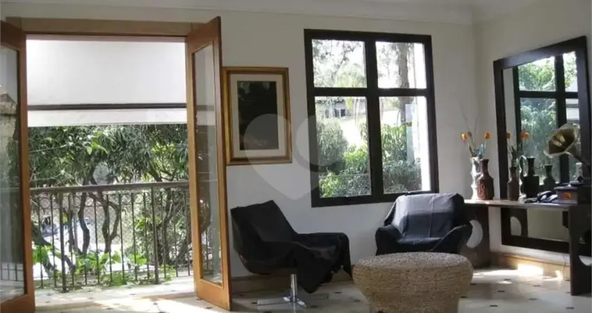 Casa à venda com 3 quartos, sendo 3 suítes, no condomínio Palm Lane, São Paulo - SP