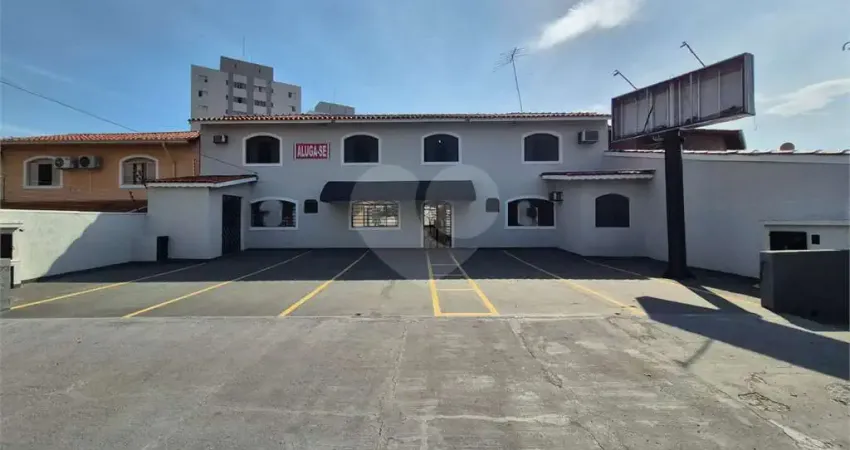 Prédio com 6 salas para alugar na Rua Henrique Chaves, 467, Butantã, São Paulo